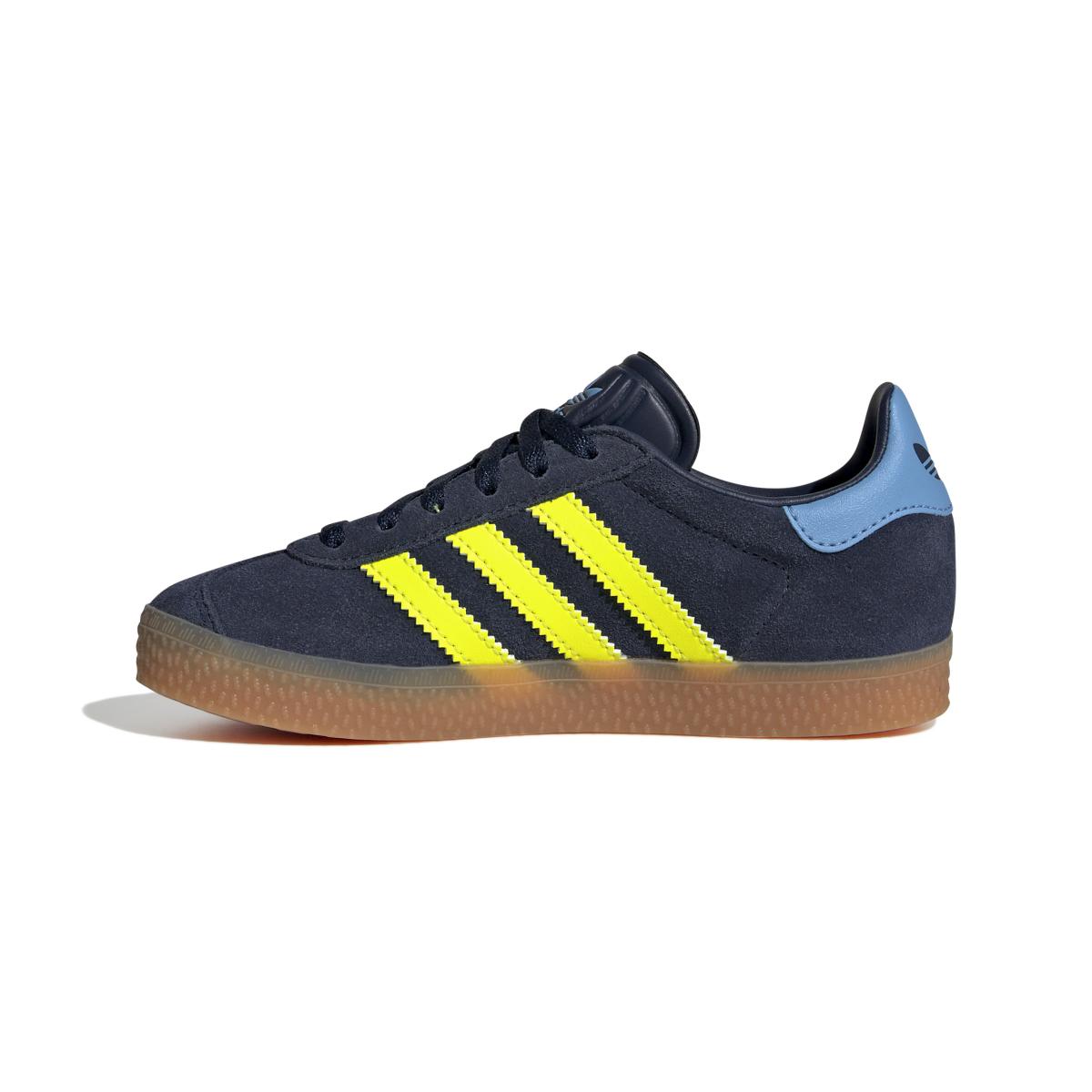 product/2/0/2025_08_adidas_ih2794_5_footwear_photography_side_medial_center_view_white.jpg