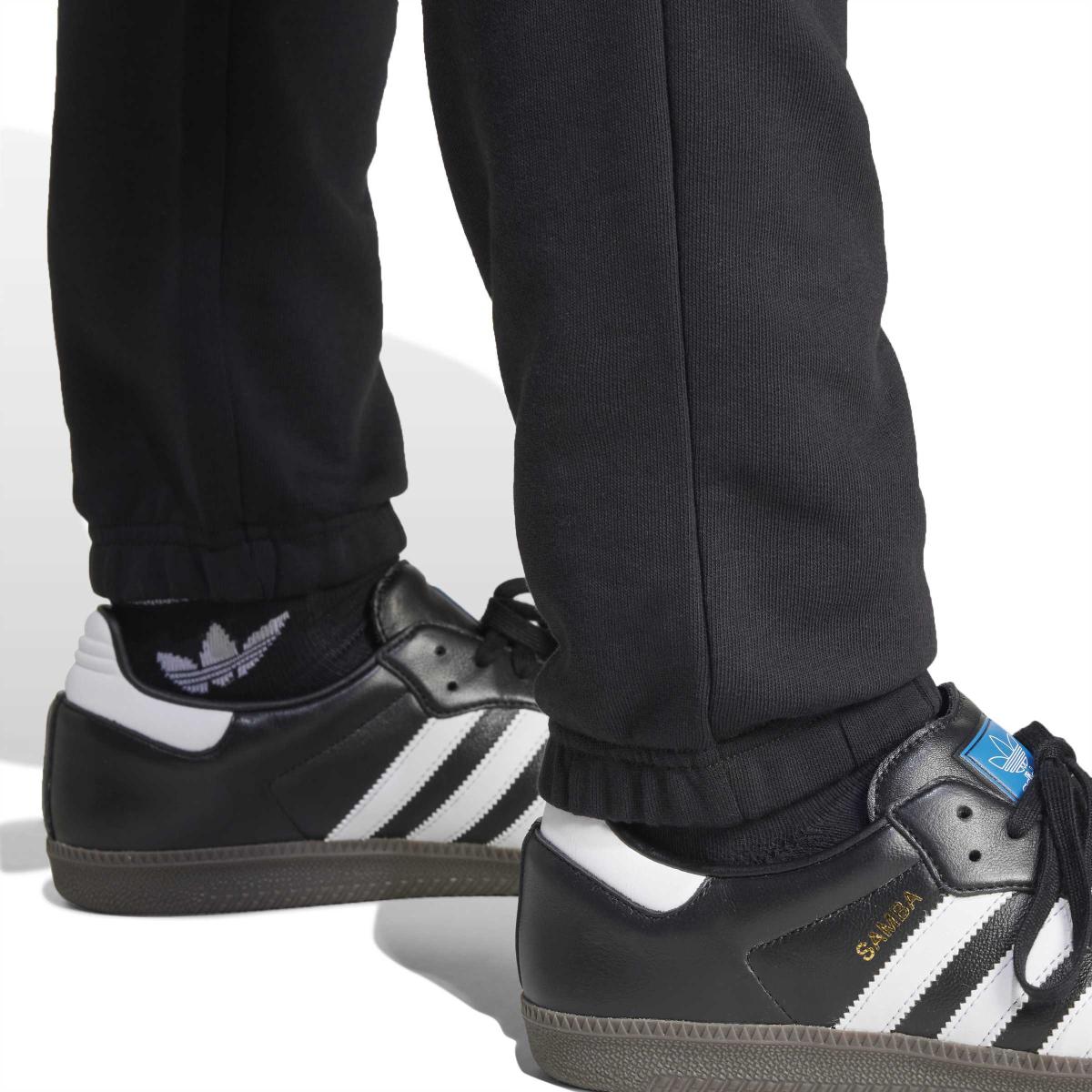 product/2/0/2025_09_adidas_ix7683_7_apparel_on_model_detail_view_2_white.jpg