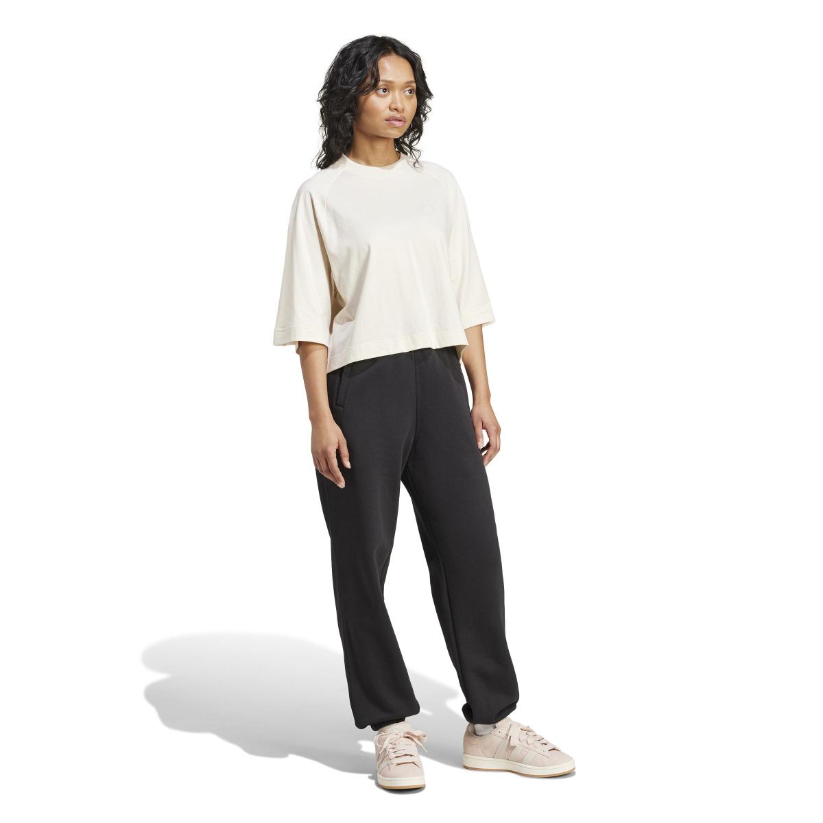product/2/0/2025_09_adidas_iy9637_5_apparel_on_model_walking_view_white.jpg