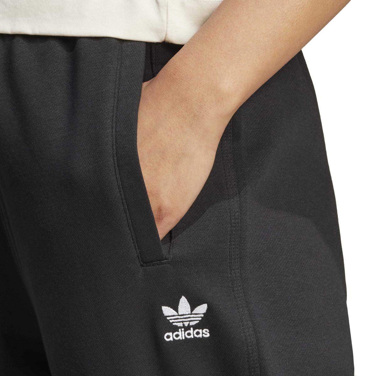 product/2/0/2025_09_adidas_iy9637_6_apparel_on_model_detail_view_1_white.jpg