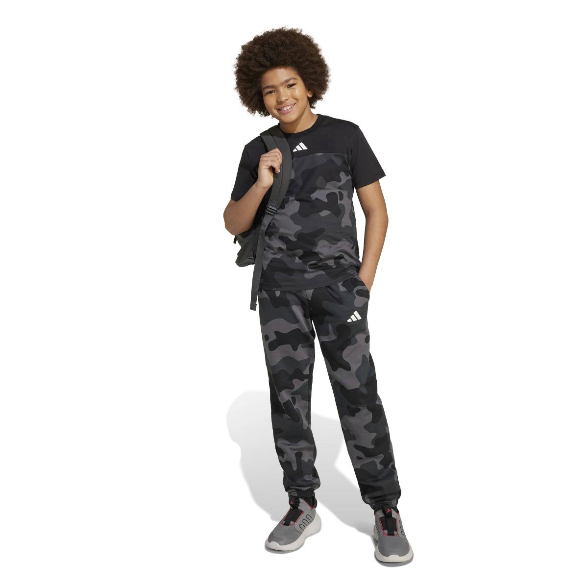 product/2/0/2025_09_adidas_jn2224_4_apparel_on_model_walking_view_white.jpg