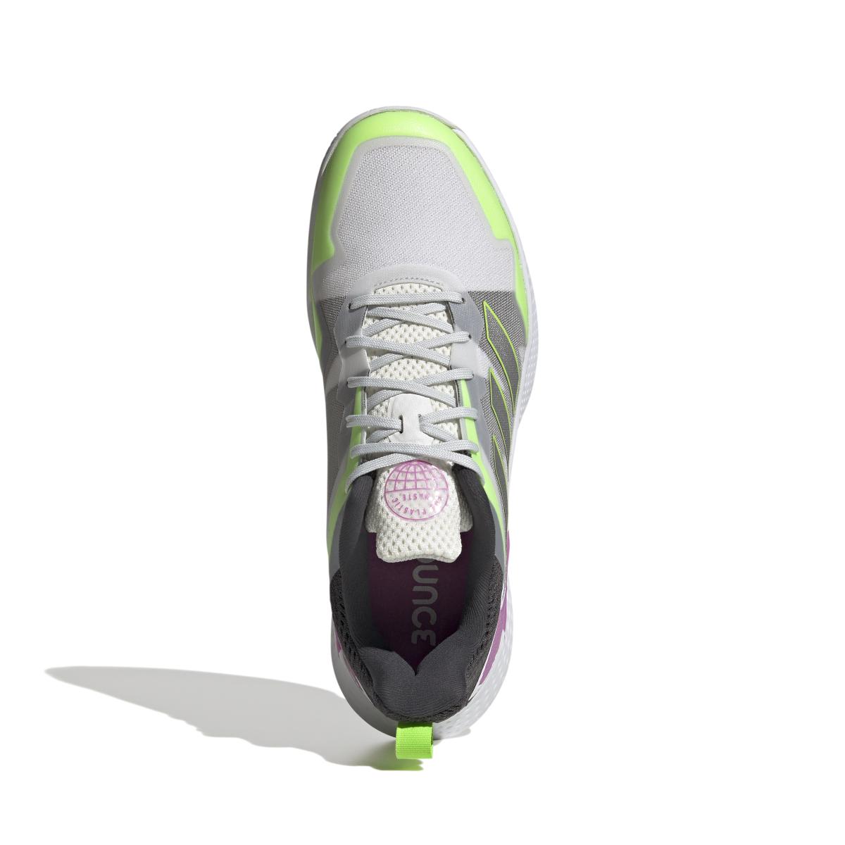 product/a/d/adidas_gv9519_3_footwear_photography_top_portrait_view_white_000.jpg