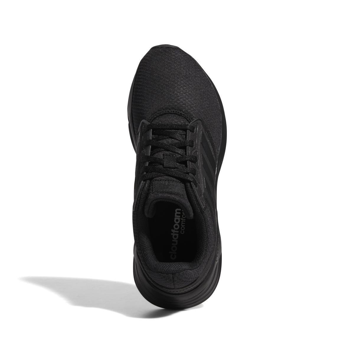 product/a/d/adidas_gw4131_3_footwear_photography_top_portrait_view_white_000.jpg