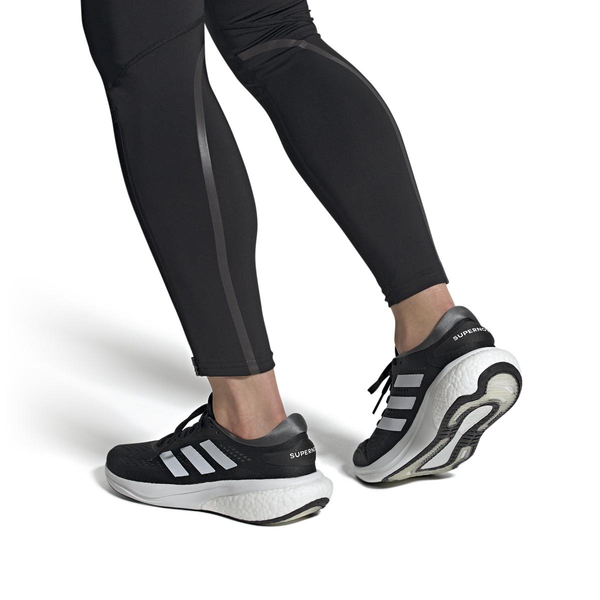 product/a/d/adidas_gw9088_11_footwear_on_model_front_view_white_000.jpg