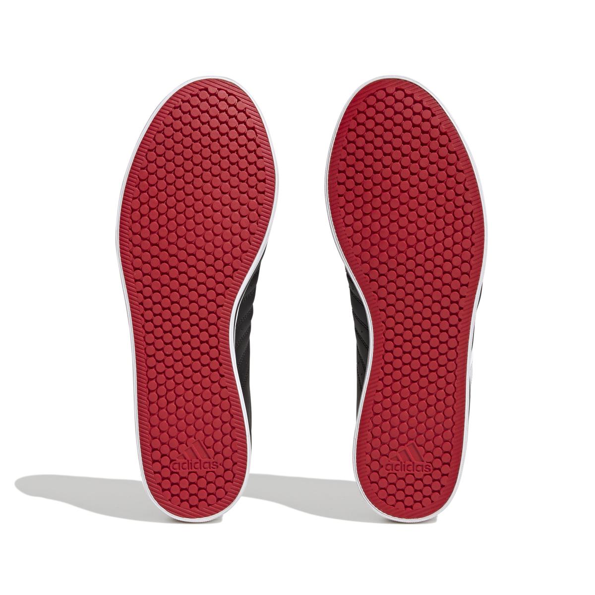 product/a/d/adidas_hp6009_4_footwear_photography_bottom_view_white-nw052424.jpg