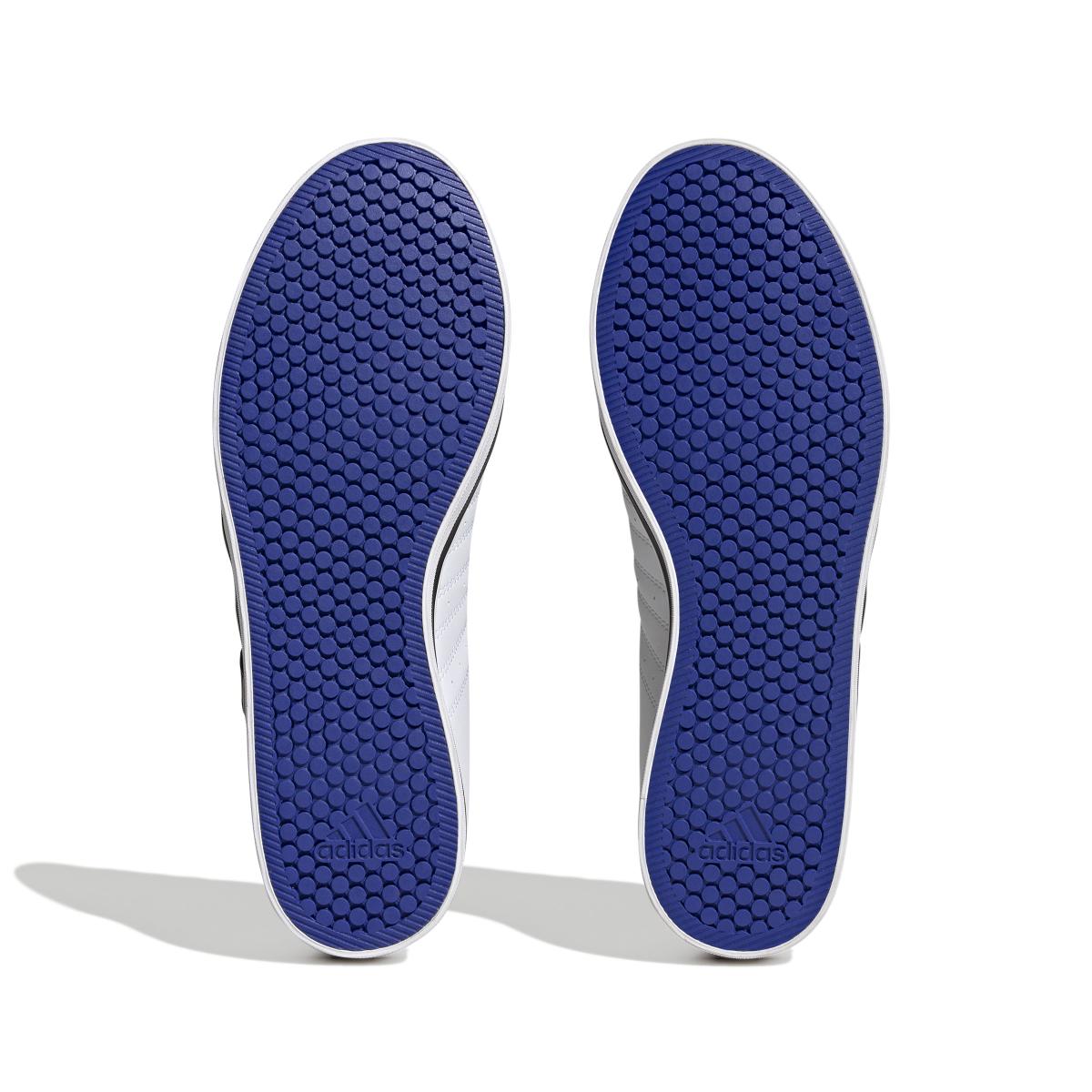 product/a/d/adidas_hp6010_4_footwear_photography_bottom_view_white-nw052424.jpg