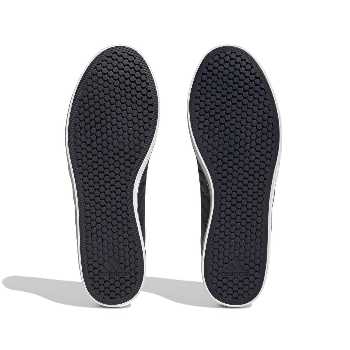 product/a/d/adidas_hp6011_4_footwear_photography_bottom_view_white-nw052424.jpg