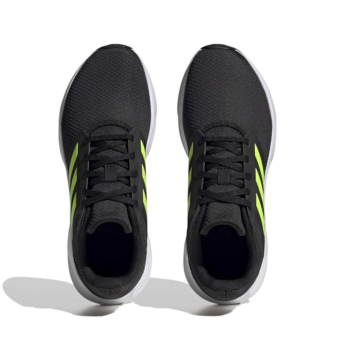 product/a/d/adidas_ie1974_3_footwear_photography_top_portrait_view_white-nw091625.jpg