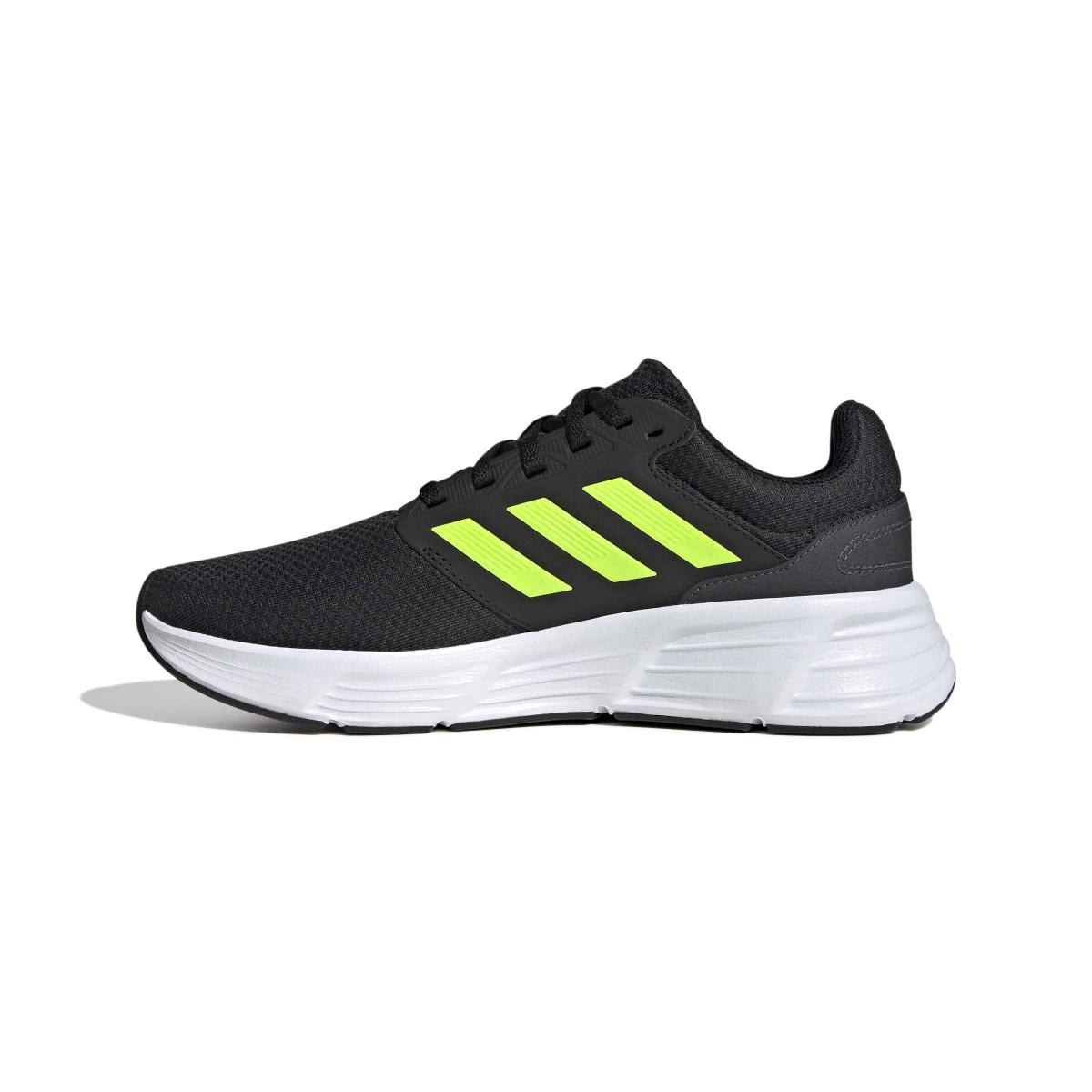 product/a/d/adidas_ie1974_5_footwear_photography_side_medial_center_view_white-nw091625.jpg