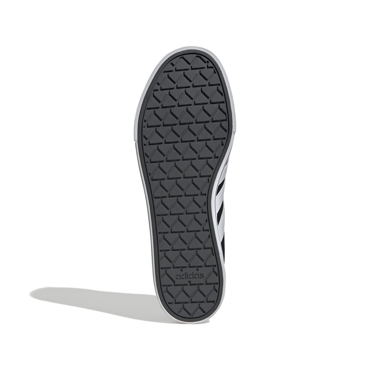 product/a/d/adidas_if4502_4_footwear_photography_bottom_view_white.jpg