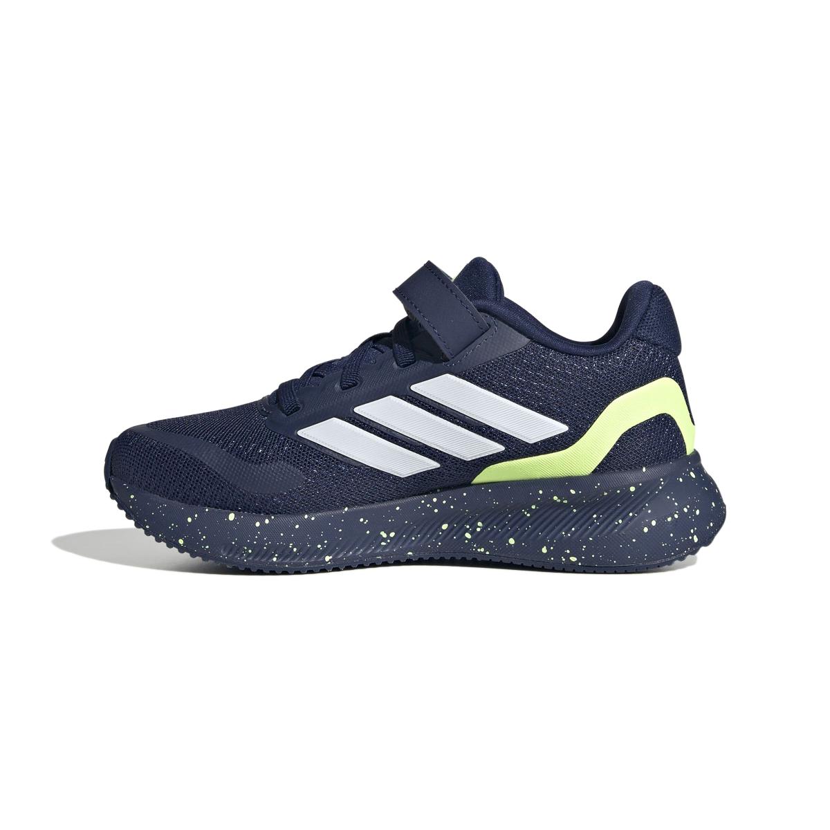 product/a/d/adidas_ih4660_5_footwear_photography_side_medial_center_view_white-nw091625.jpg