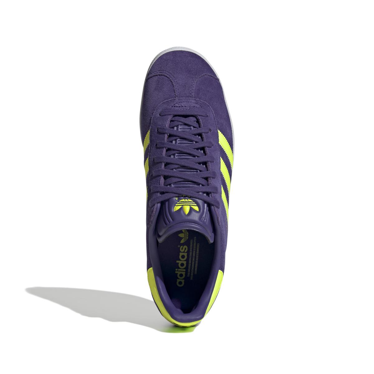 product/a/d/adidas_ih8164_2_footwear_photography_top_portrait_view_white.jpg
