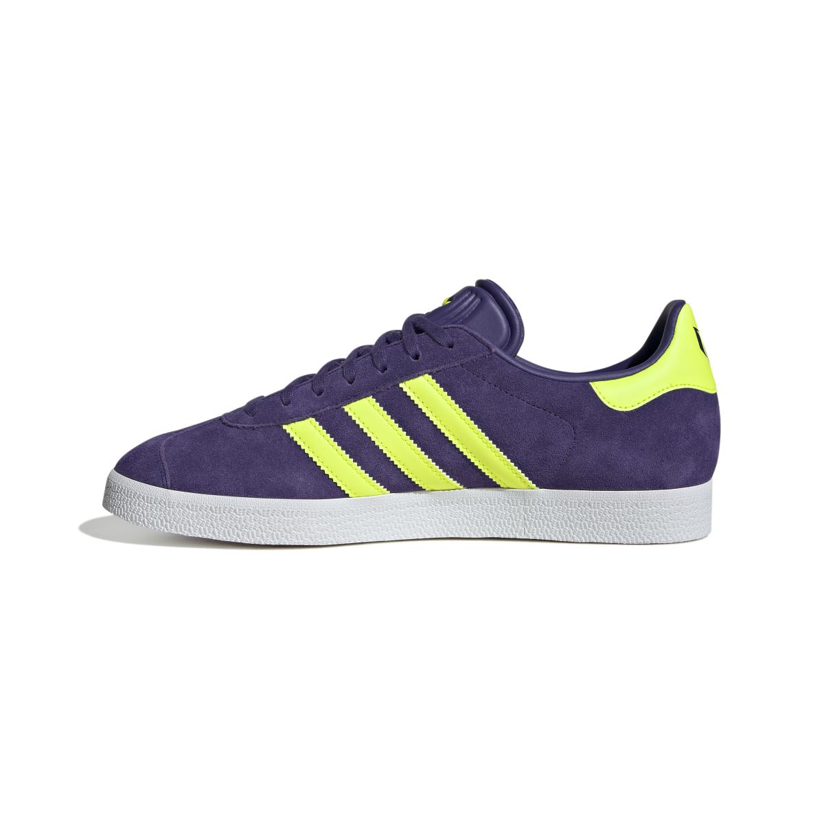product/a/d/adidas_ih8164_4_footwear_photography_side_medial_center_view_white.jpg