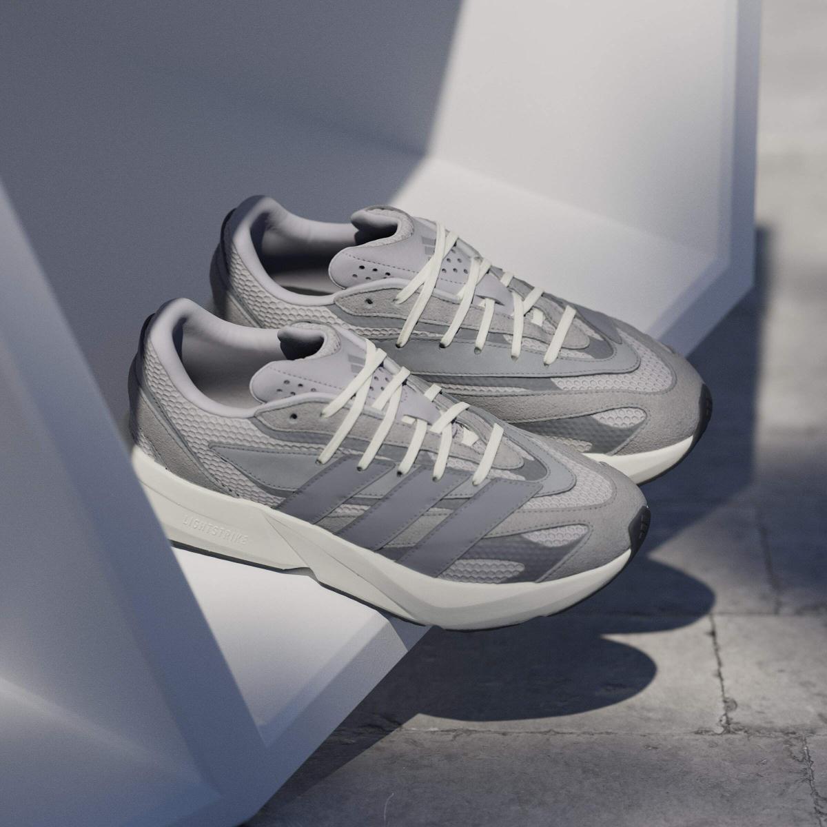 product/a/d/adidas_ih8607_20_footwear_photography_heromrktng_view_5-nw091625.jpg