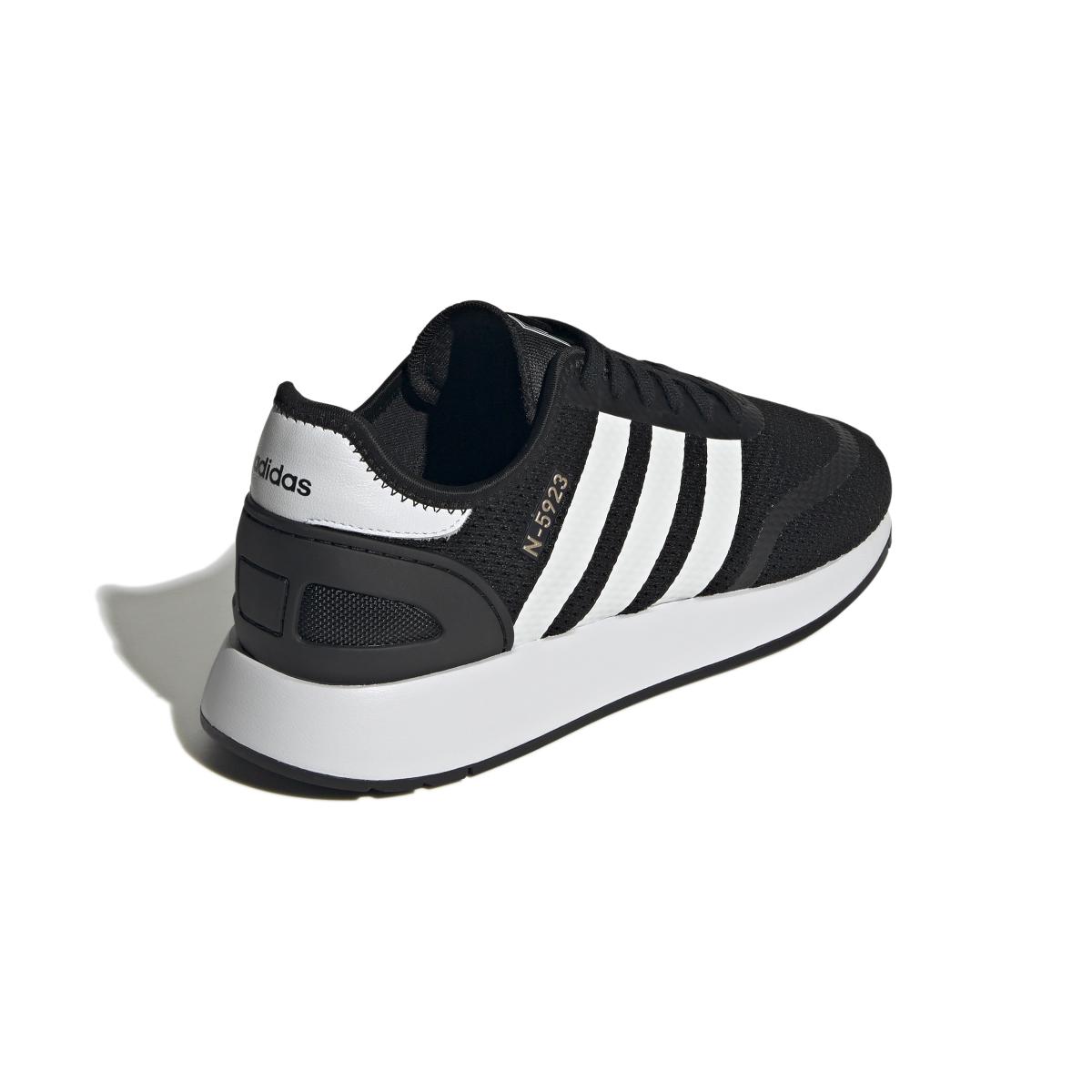 product/a/d/adidas_ih8875_7_footwear_photography_back_lateral_top_view_white-nw052424.jpg
