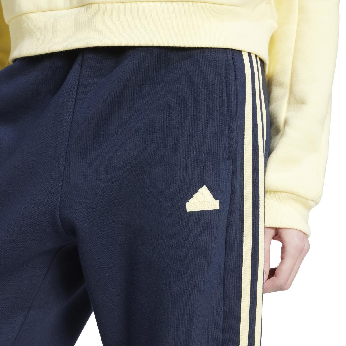 product/a/d/adidas_ix3524_6_apparel_on_model_detail_view_2_white.jpg
