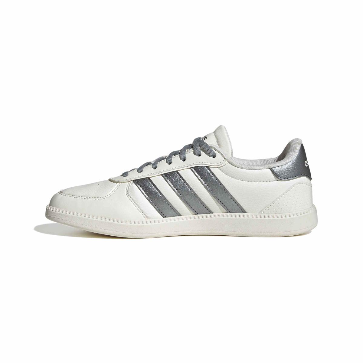 product/a/d/adidas_jh6880_5_footwear_photography_side_medial_center_view_white-nw091625.jpg