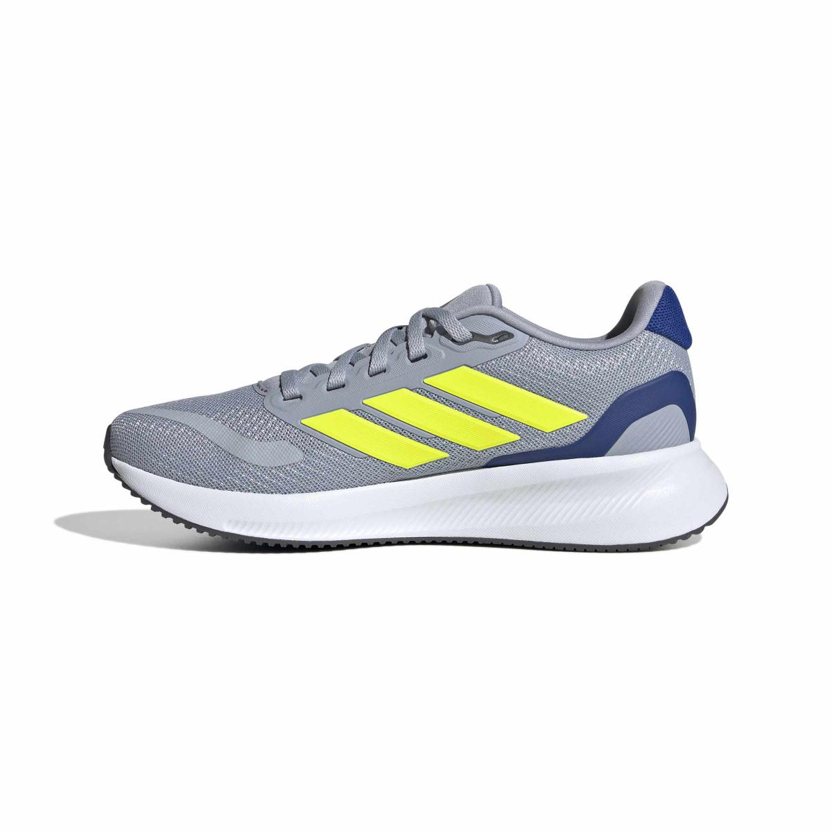 product/a/d/adidas_jp5140_5_footwear_photography_side_medial_center_view_white-nw091625.jpg
