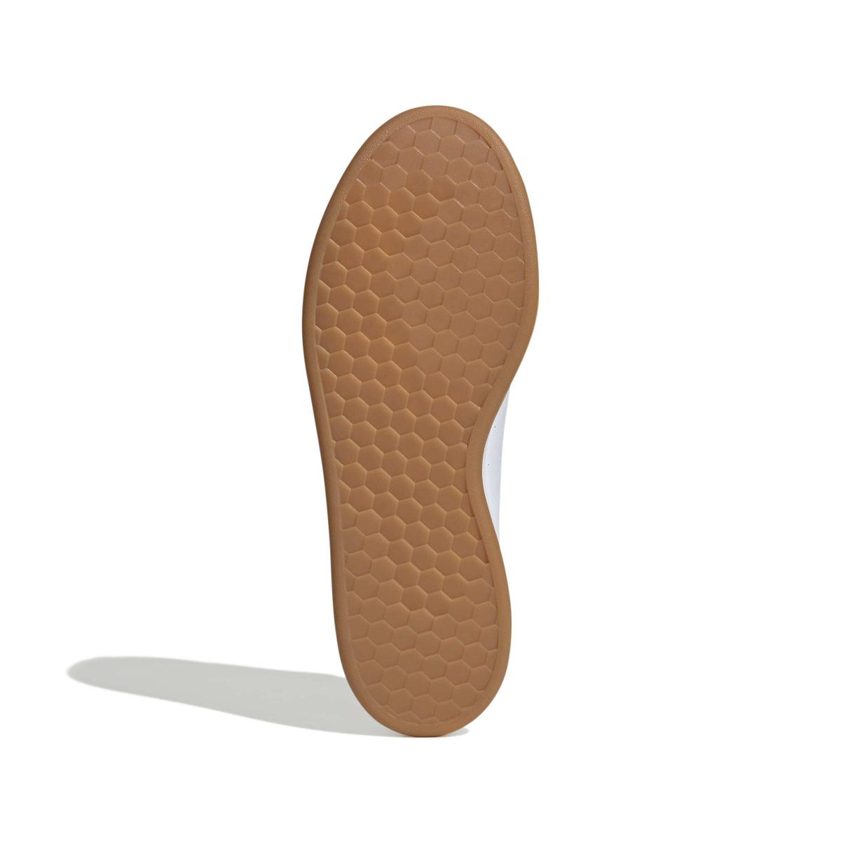 product/a/d/adidas_jq0522_4_footwear_photography_bottom_view_white-nw091625.jpg