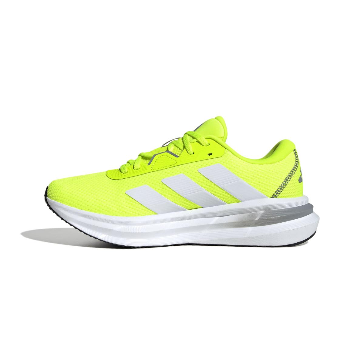 product/a/d/adidas_jq2624_5_footwear_photography_side_medial_center_view_white-nw091625.jpg