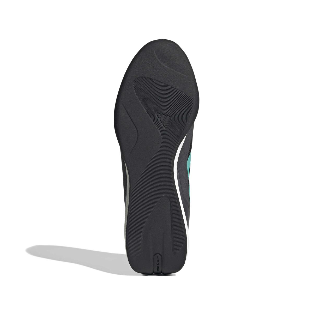 product/a/d/adidas_jq3273_4_footwear_photography_bottom_view_white-nw091625.jpg