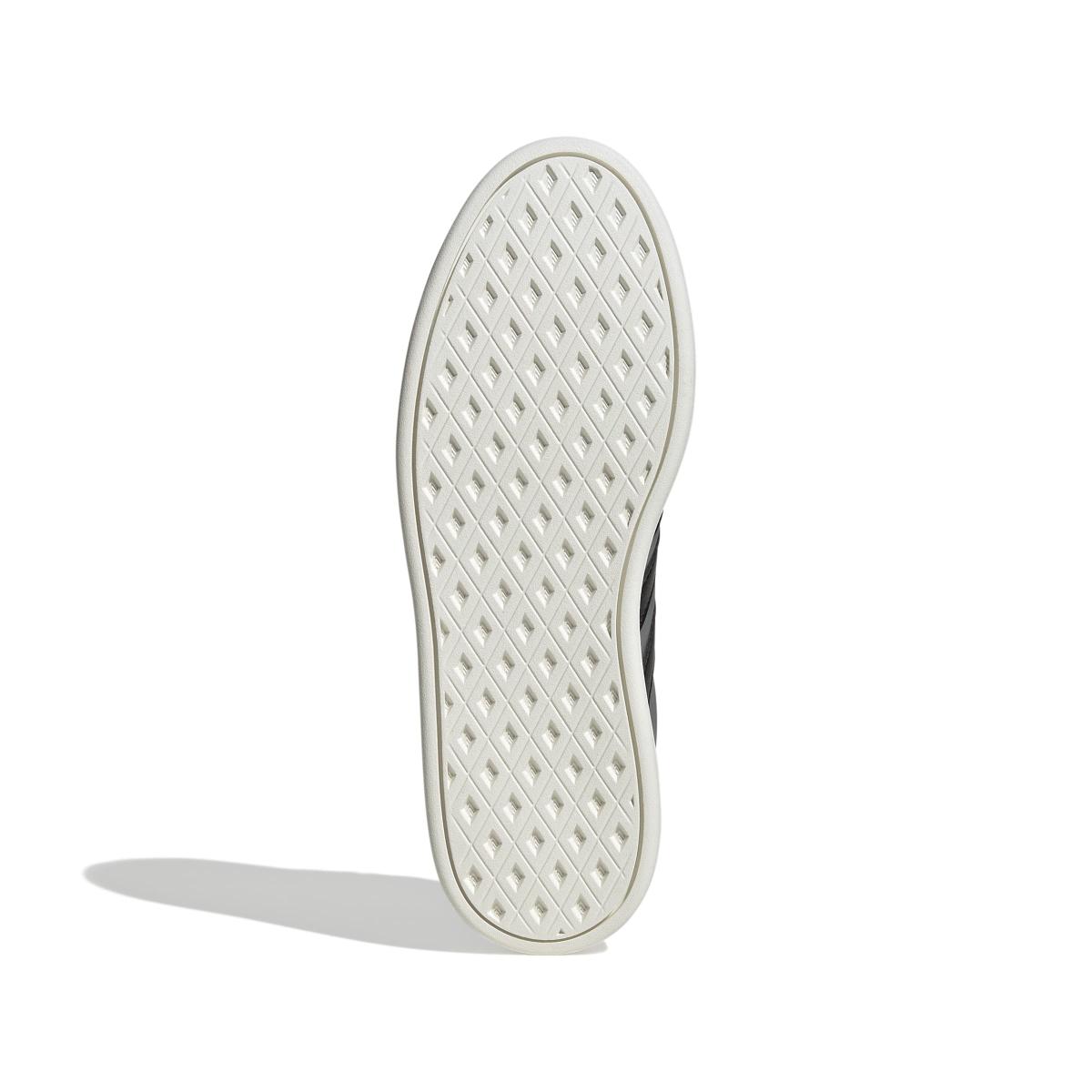 product/a/d/adidas_jq8263_4_footwear_photography_bottom_view_white-nw091625.jpg