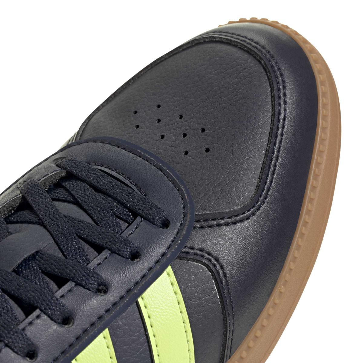 product/a/d/adidas_jq8265_8_footwear_photography_detail_view_1_white-nw091625.jpg