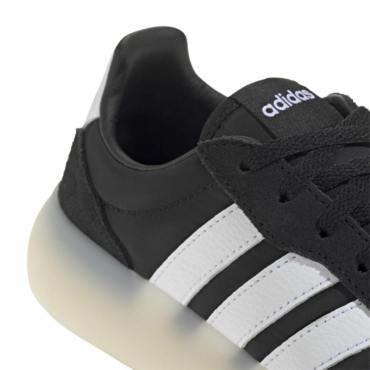 product/a/d/adidas_jr0762_9_footwear_photography_detail_view_2_white-nw091625.jpg