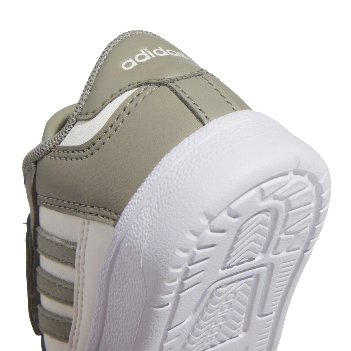 product/a/d/adidas_js3545_9_footwear_photography_detail_view_2_white-nw091725.jpg