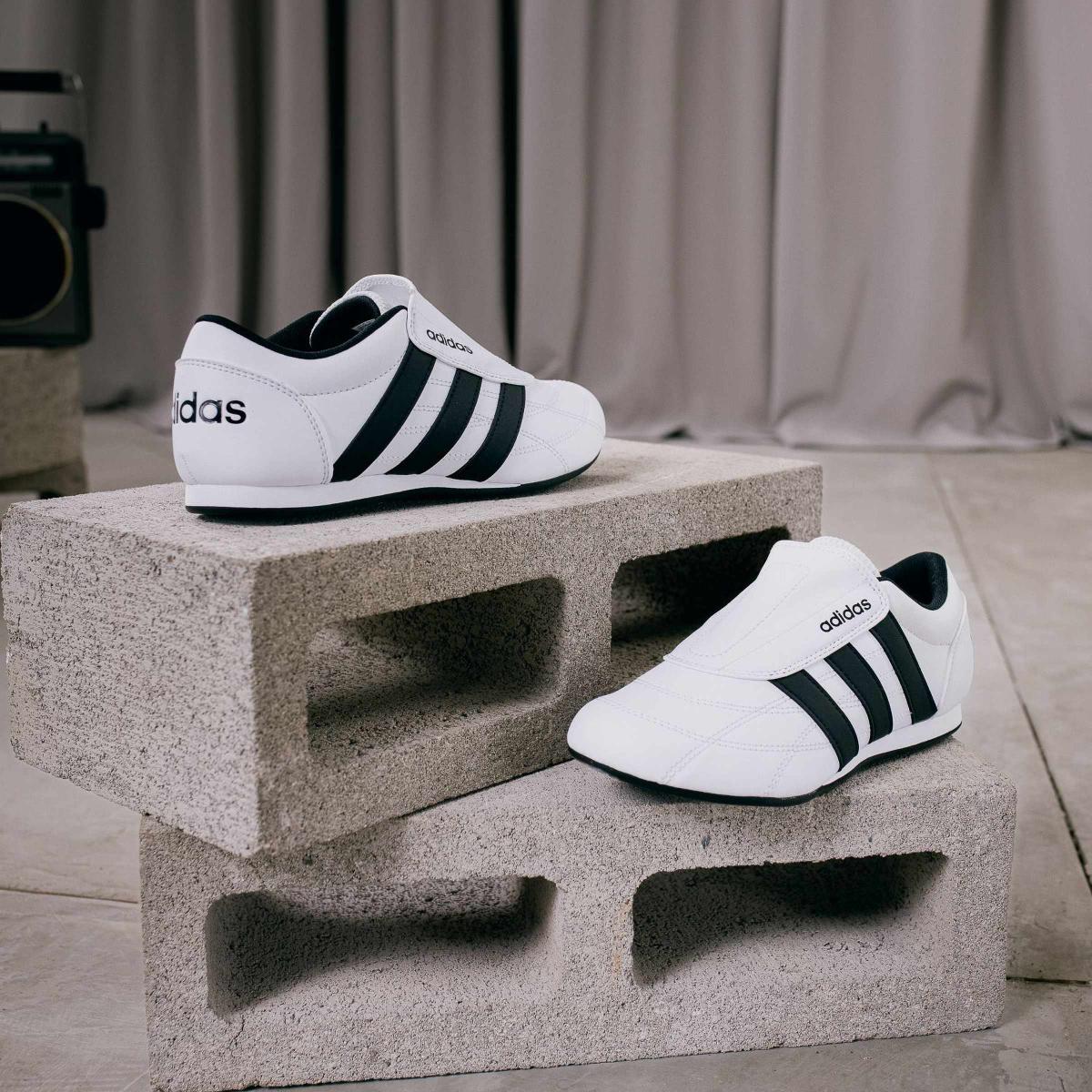 product/a/d/adidas_js3870_14_footwear_photography_heromrktng_view_3-nw091725.jpg