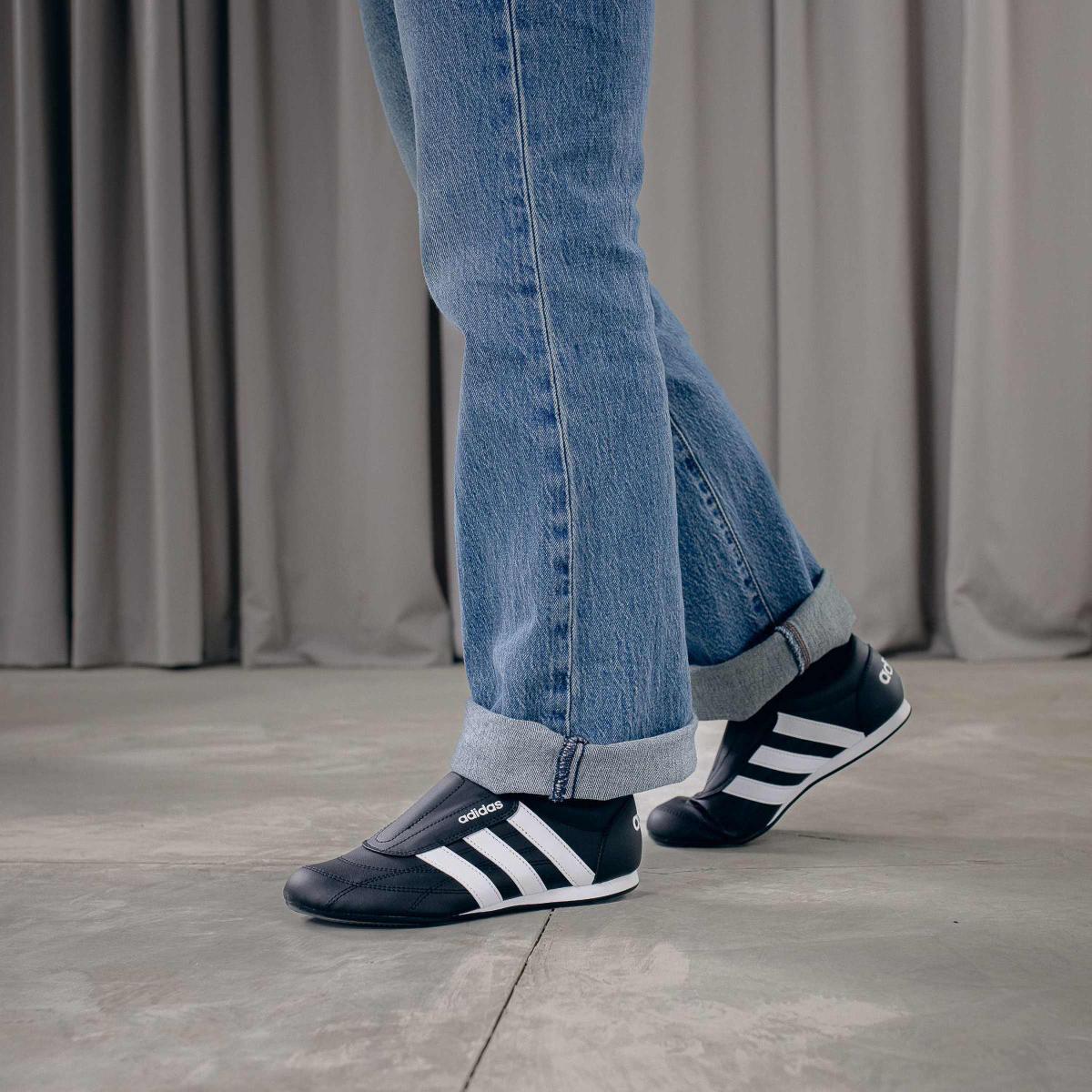 product/a/d/adidas_js3871_16_footwear_photography_heromrktng_view_4-nw091725.jpg