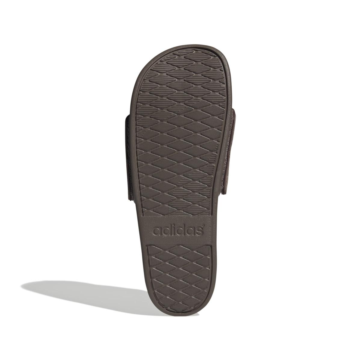 product/a/d/adidas_js4597_4_footwear_photography_bottom_view_white-nw091725.jpg
