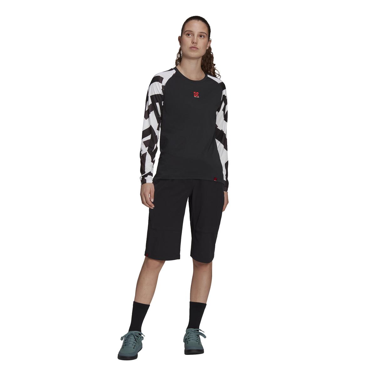 product/g/m/gm4569_app_on-model_standard-outfit_white.jpg
