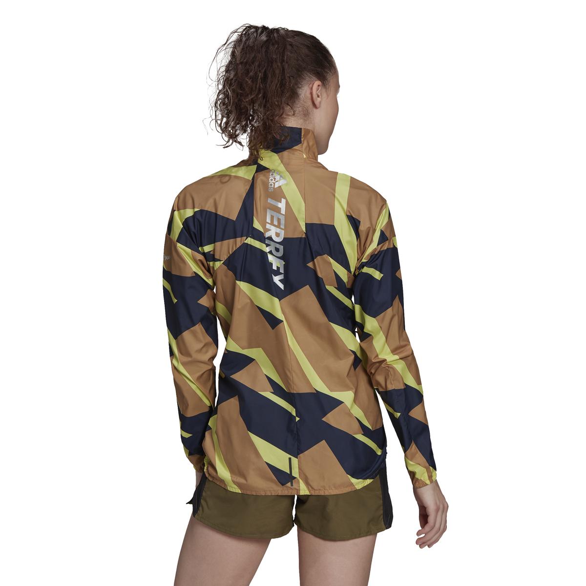 product/g/u/gu3869_app_on-model_back_white.jpg