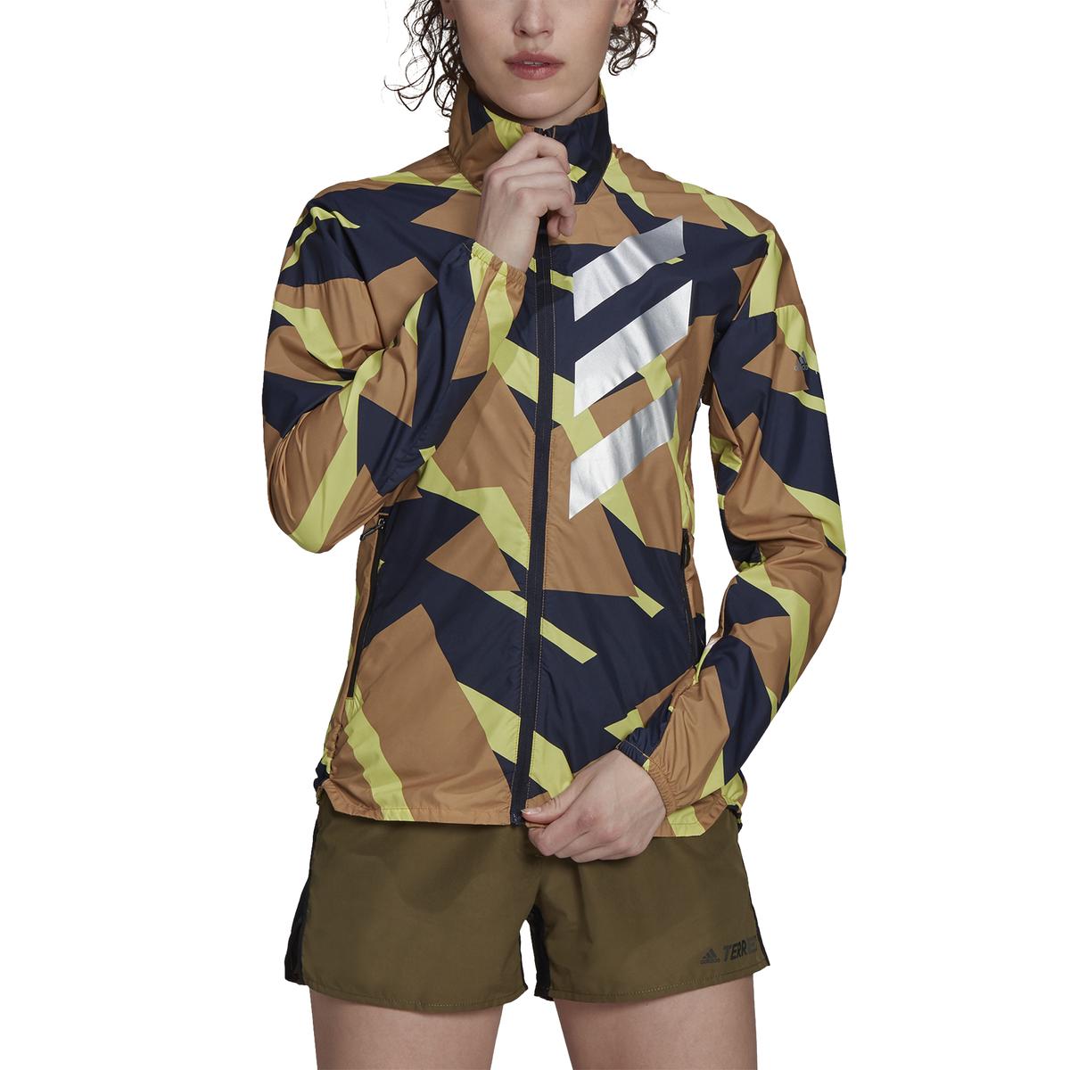 product/g/u/gu3869_app_on-model_front_white.jpg