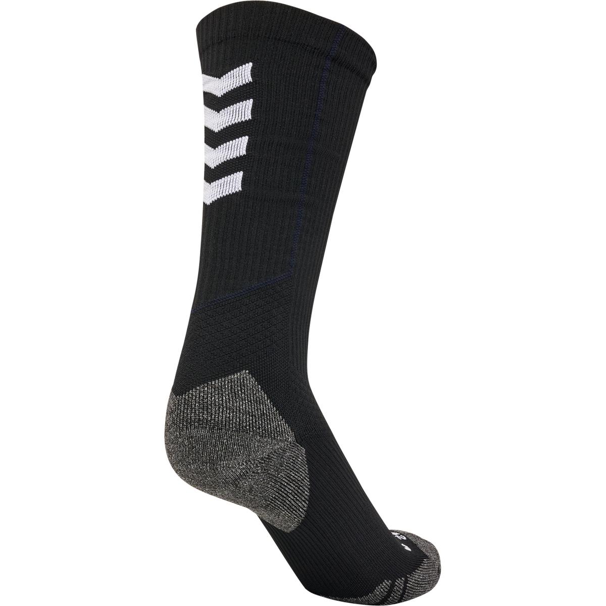 product/h/u/hummel_226912-2114_black-white_2.jpg