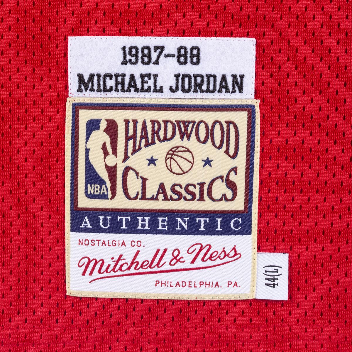 product/m/i/mitchell-ness_ajy4cp19025-cbured187mjo_red_3.jpg