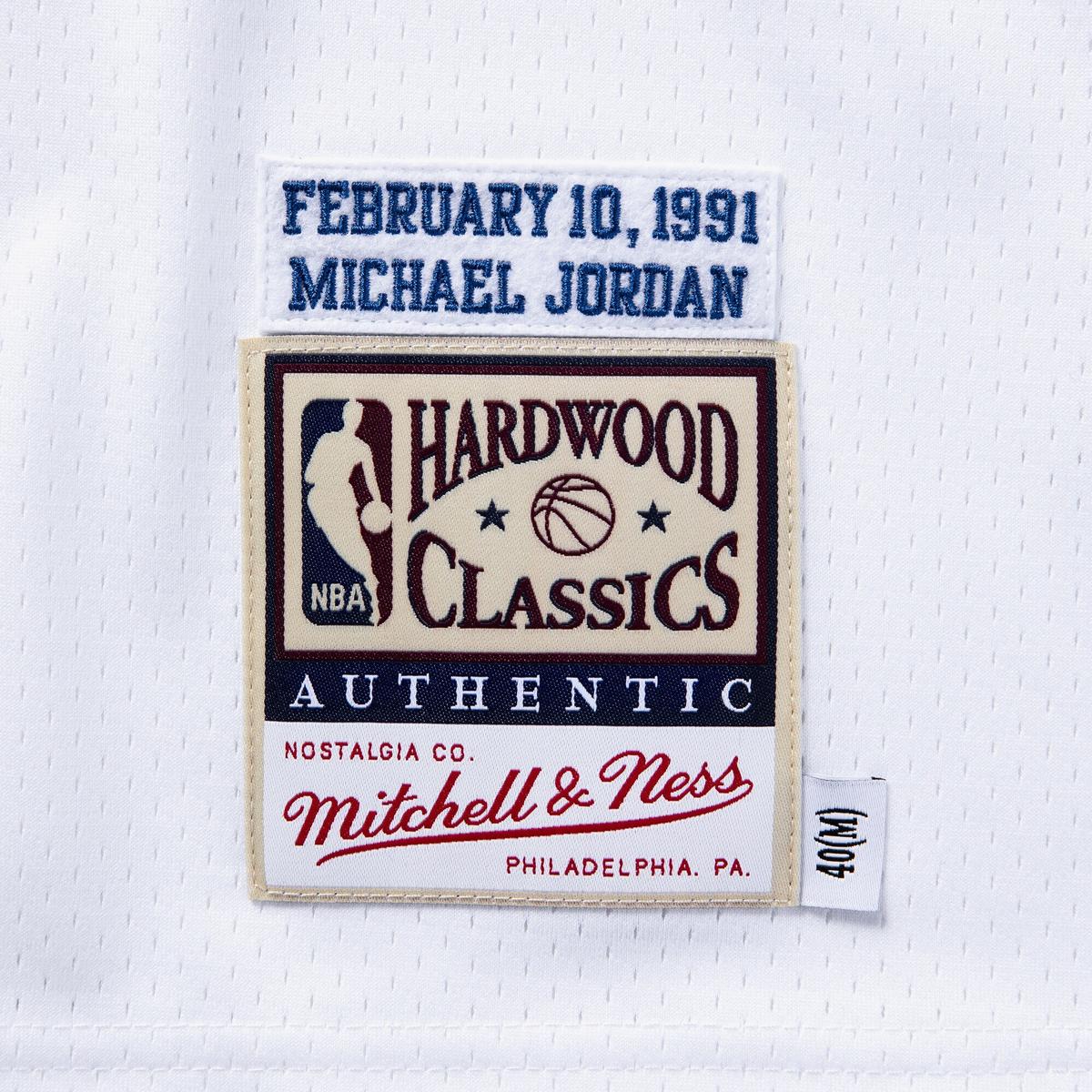 product/m/i/mitchell-ness_ajy4gs18064-asewhit91mjo_white_3.jpg