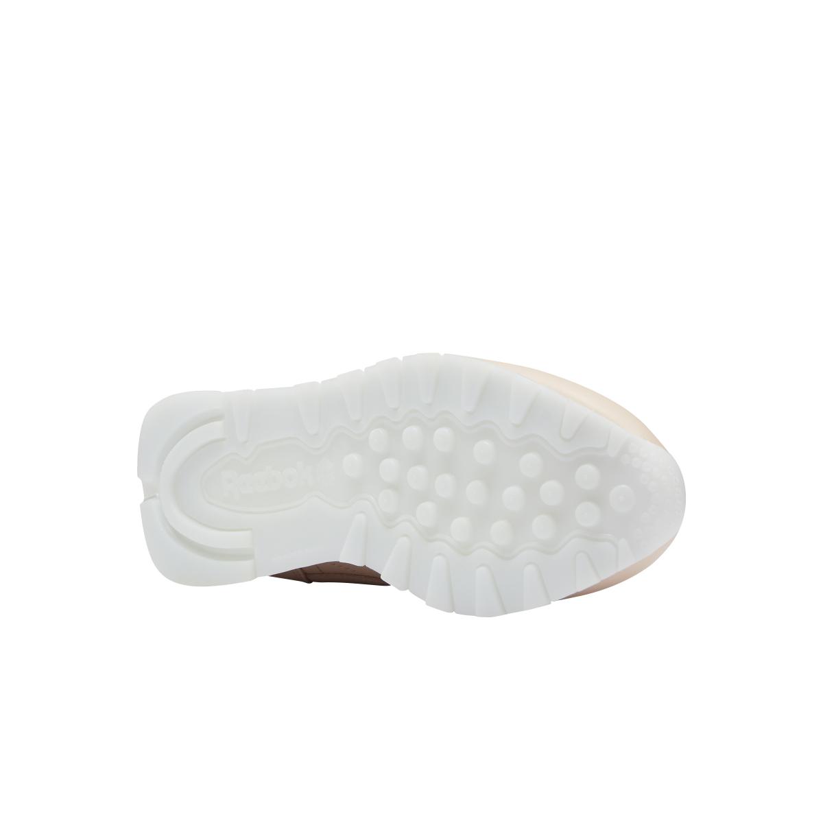 product/r/e/reebok-classics_dv6447_3_footwear_photography_bottom_view_white_000.jpg