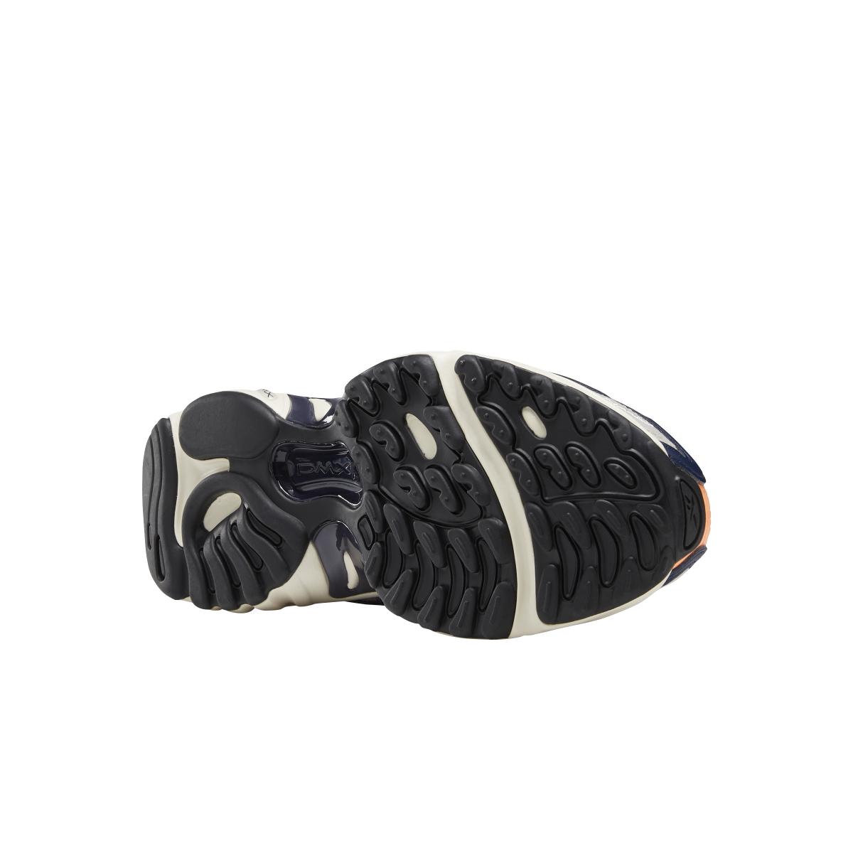 product/r/e/reebok-classics_dv8645_3_footwear_photography_bottom_view_white_000.jpg