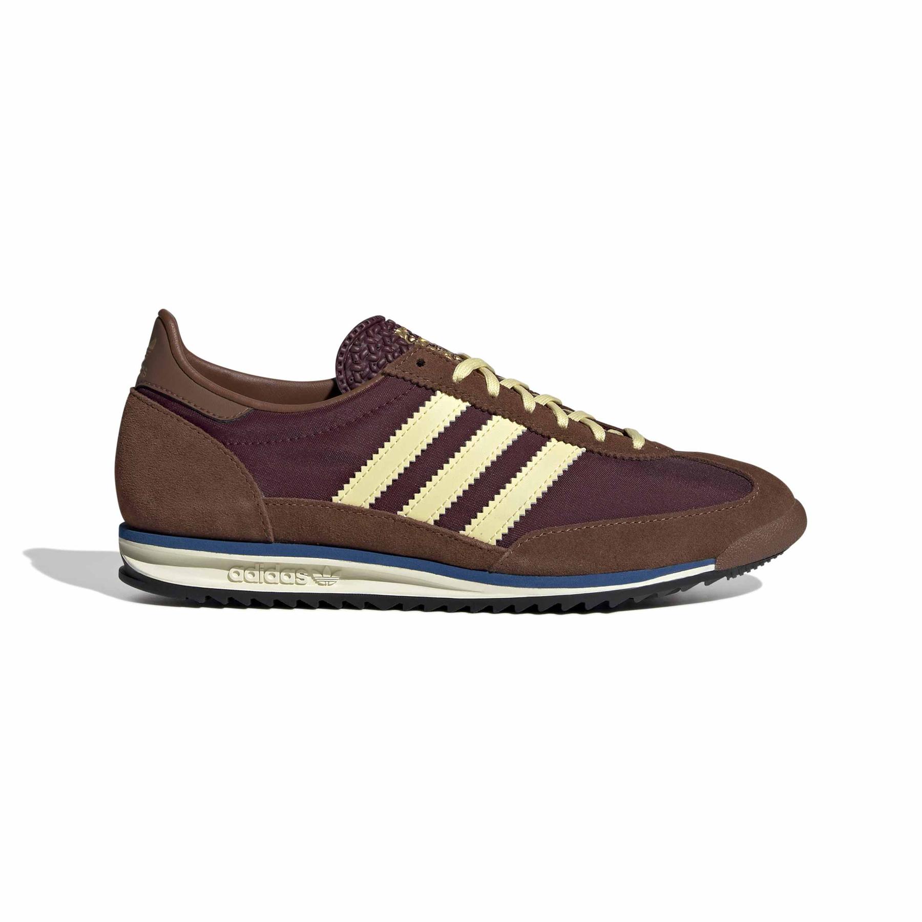 product/2/0/2025_08_adidas_ie3425_1_footwear_photography_side_lateral_center_view_white.jpg