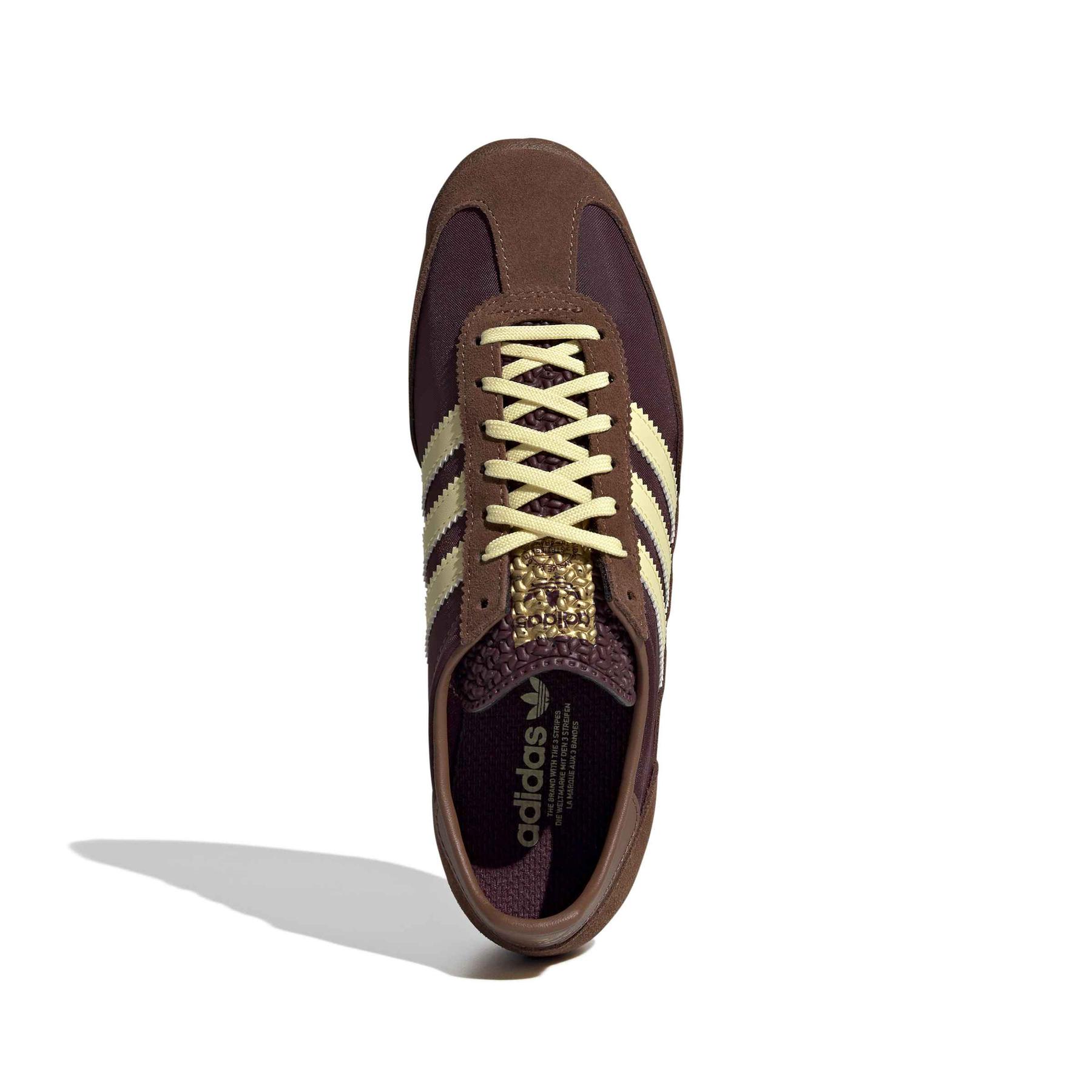 product/2/0/2025_08_adidas_ie3425_3_footwear_photography_top_portrait_view_white.jpg