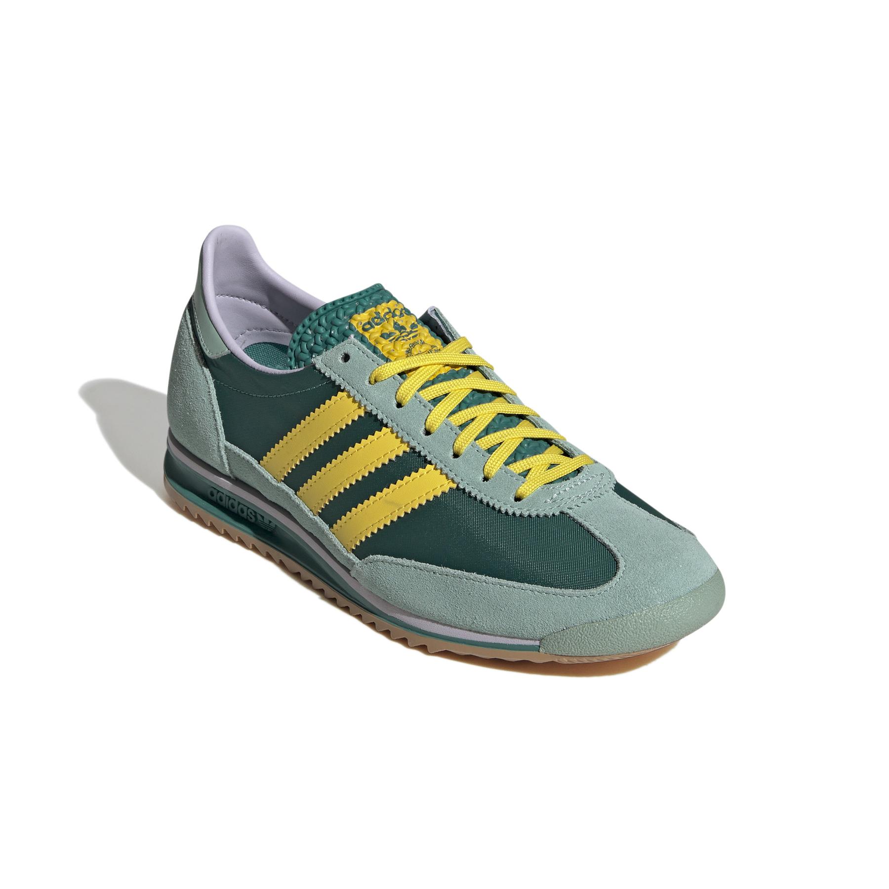 product/2/0/2025_08_adidas_jh7391_6_footwear_photography_front_lateral_top_view_white.jpg