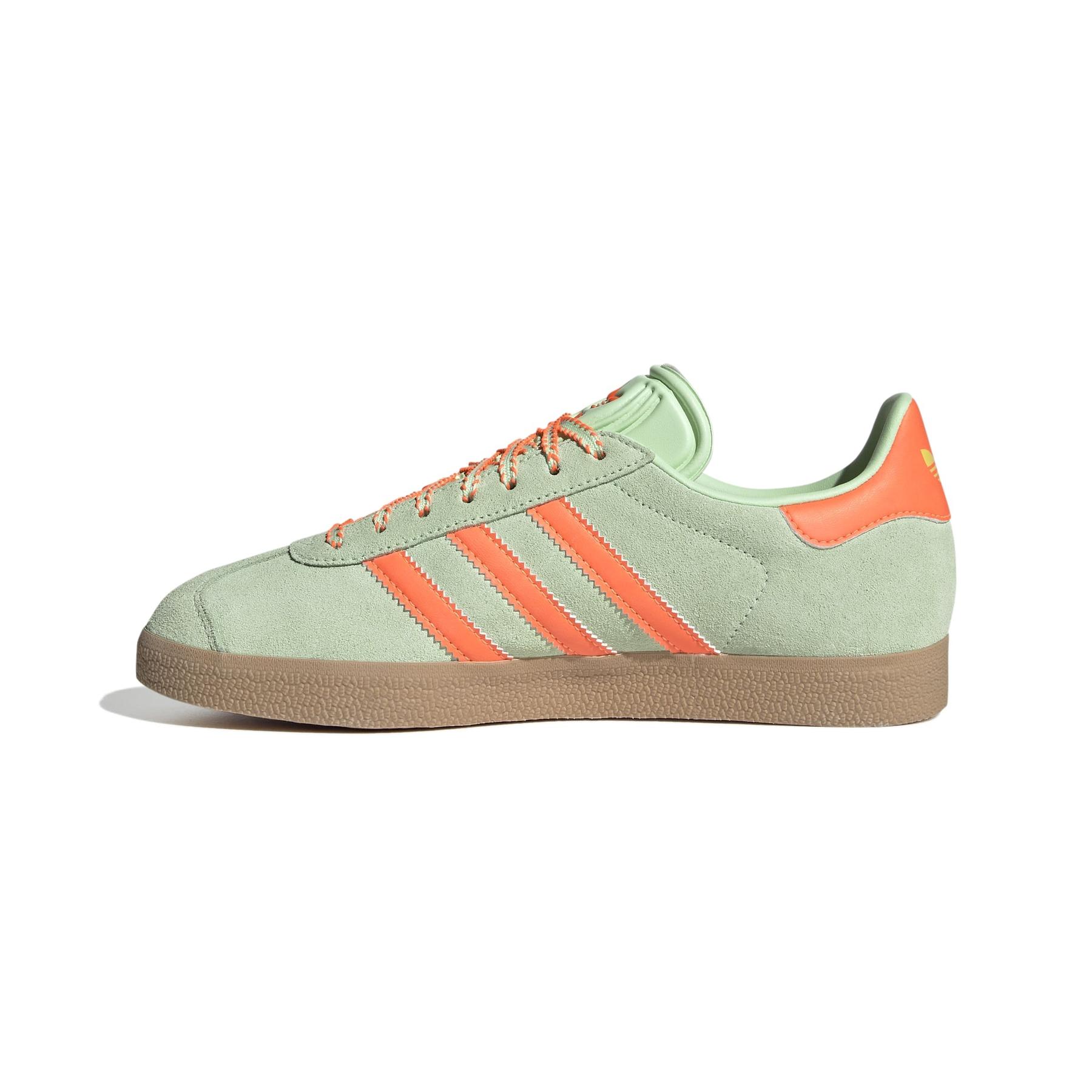 product/2/0/2025_10_adidas_jh7212_5_footwear_photography_side_medial_center_view_white.jpg