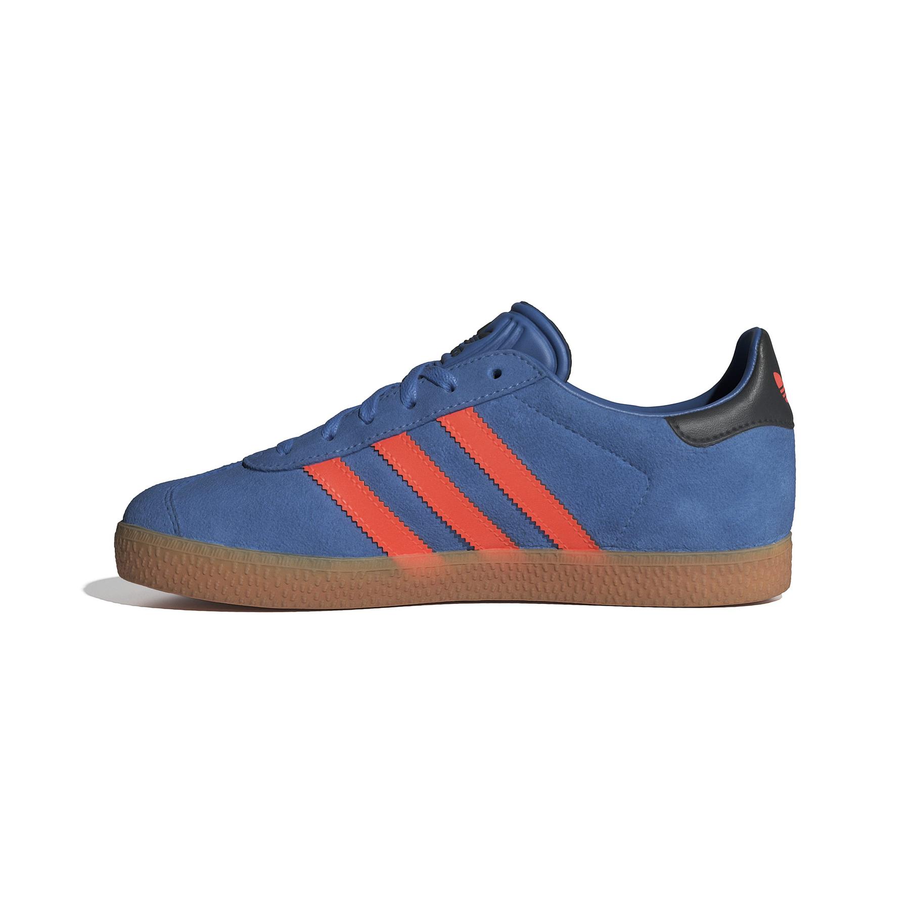 product/2/0/2025_10_adidas_jp7124_5_footwear_photography_side_medial_center_view_white.jpg