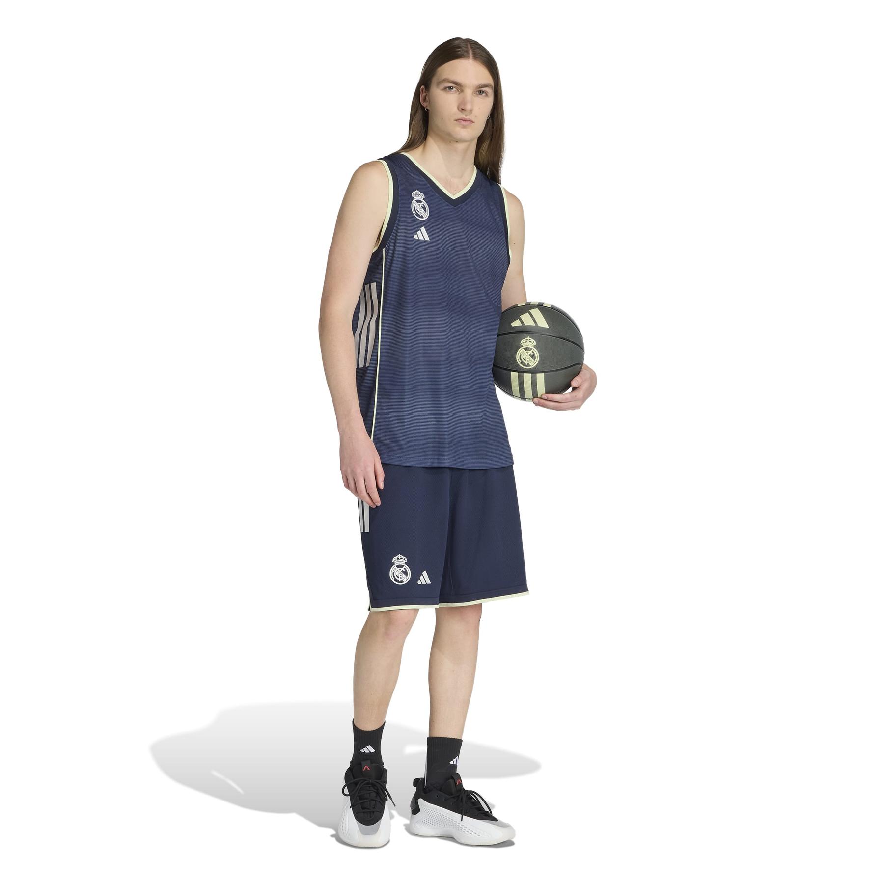 product/2/0/2025_adidas_jy5961_4_apparel_on_model_walking_view_white.jpg