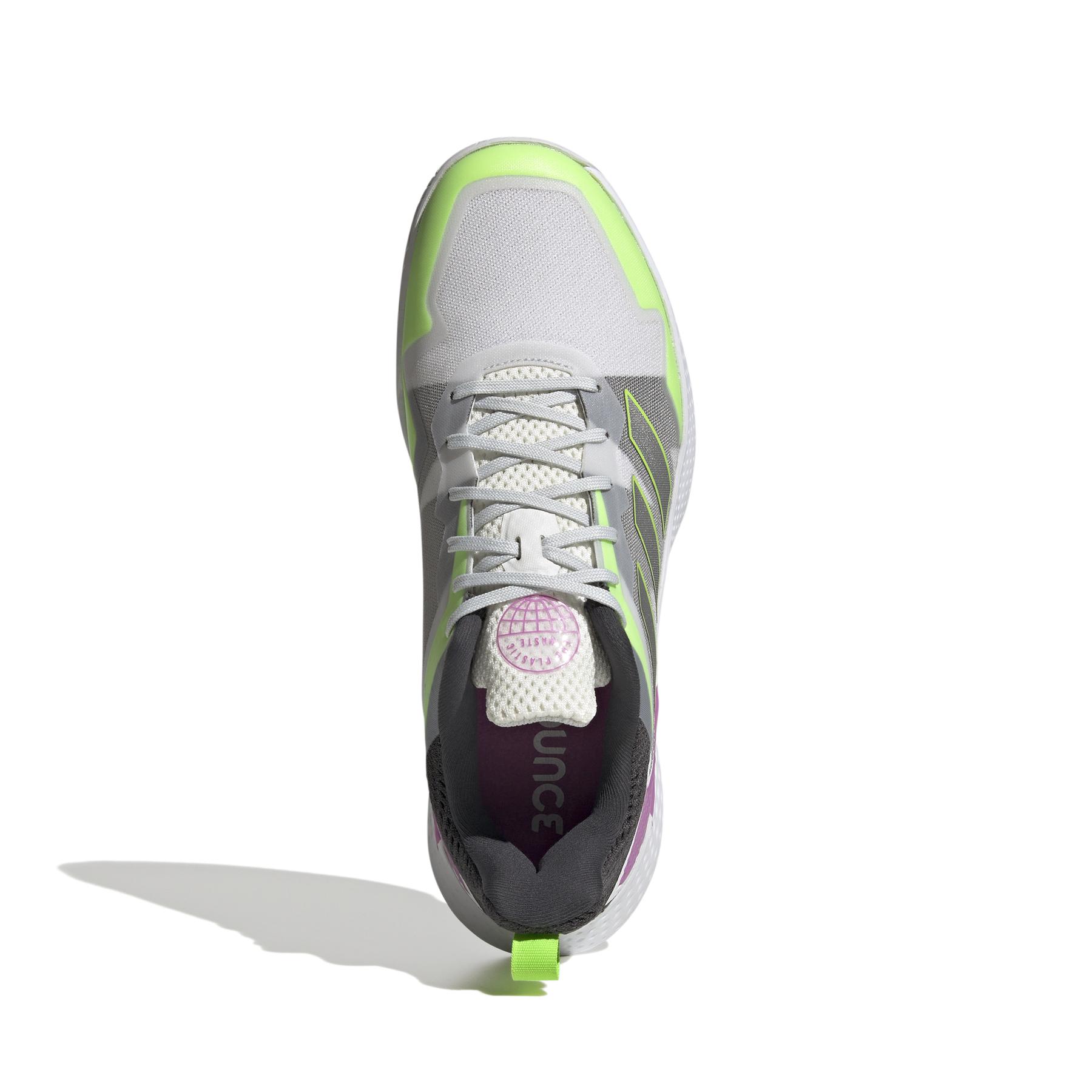 product/a/d/adidas_gv9519_3_footwear_photography_top_portrait_view_white_000.jpg
