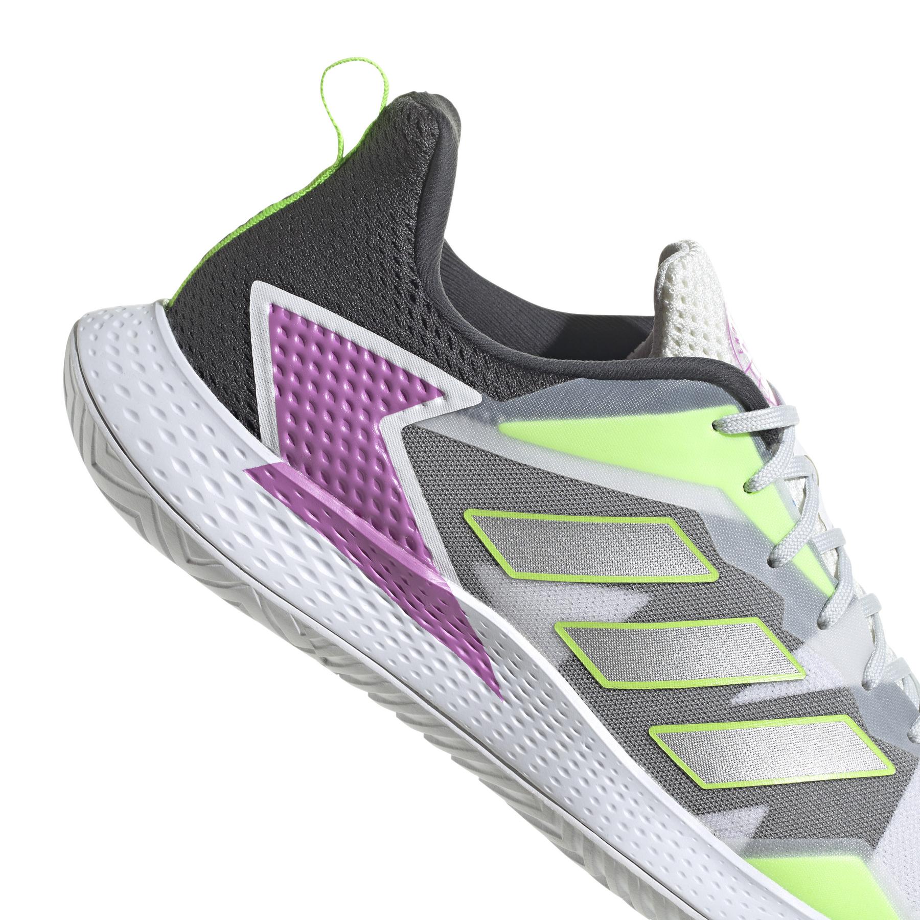 product/a/d/adidas_gv9519_9_footwear_photography_detail_view_2_white_000.jpg