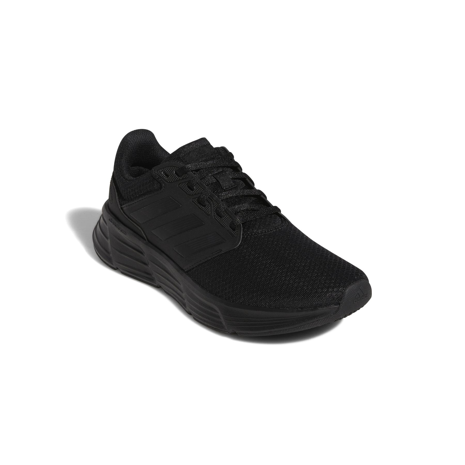 product/a/d/adidas_gw4131_6_footwear_photography_front_lateral_top_view_white_000.jpg