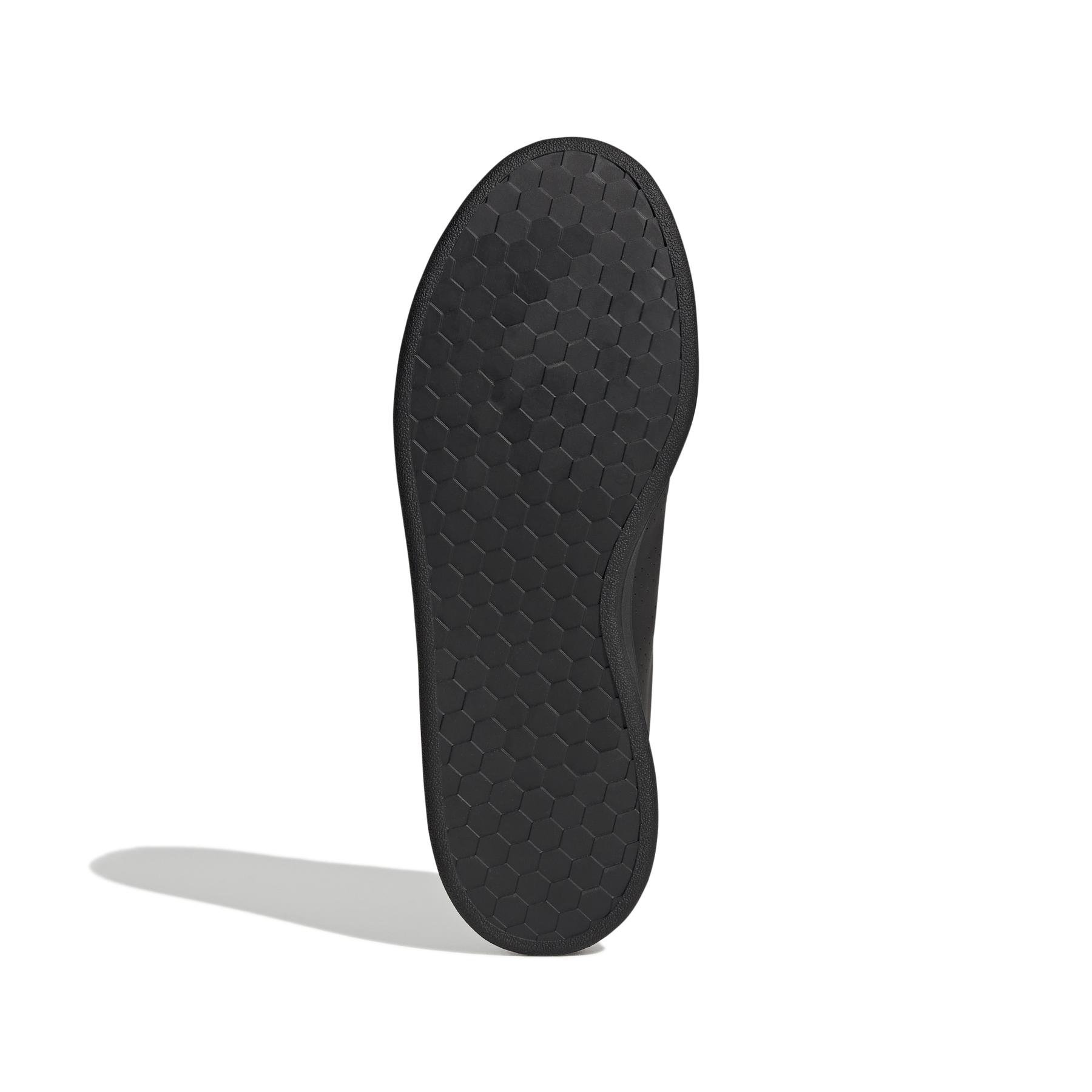 product/a/d/adidas_gw9284_4_footwear_photography_bottom_view_white.jpg
